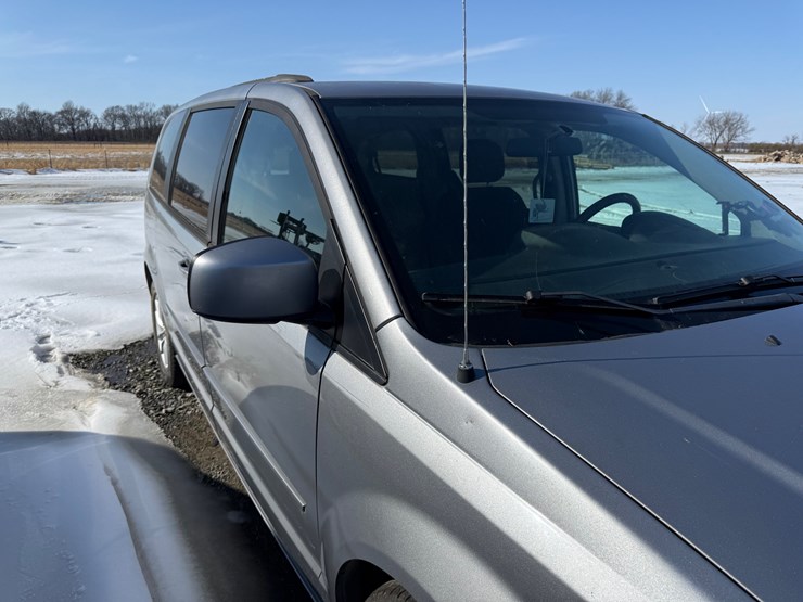2014-dodge-grand-caravan-image-43