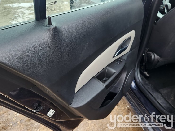 2016-chevrolet-cruze-image-24