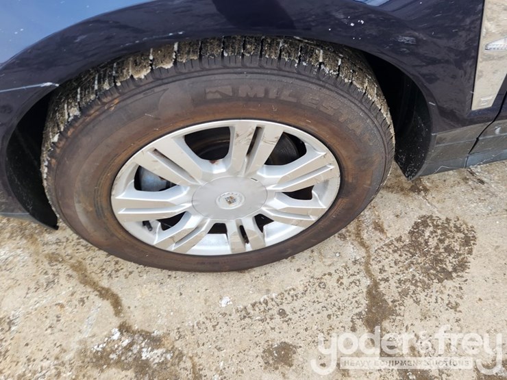 2011-cadillac-srx-image-10