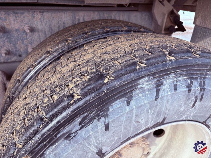 2017-mack-granite-gu713-image-22