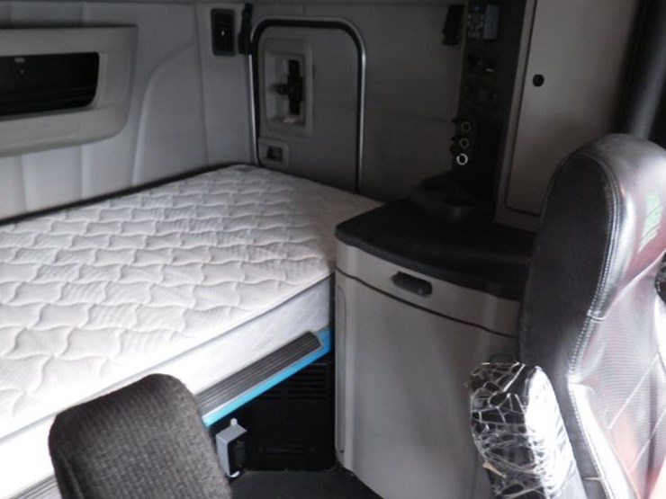 2019-peterbilt-579-image-6