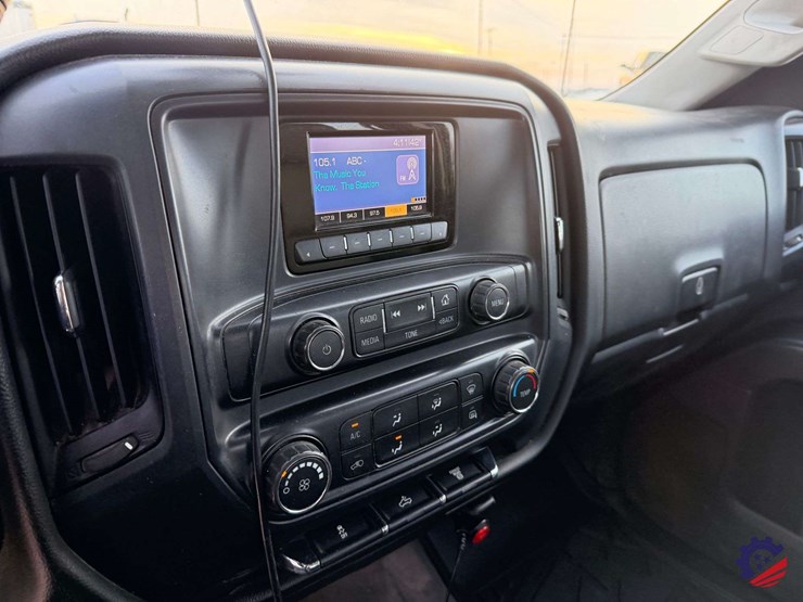 2015-chevrolet-silverado-3500hd-image-35