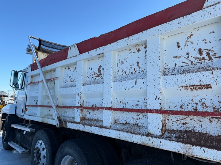 1996-mack-ch613-image-10