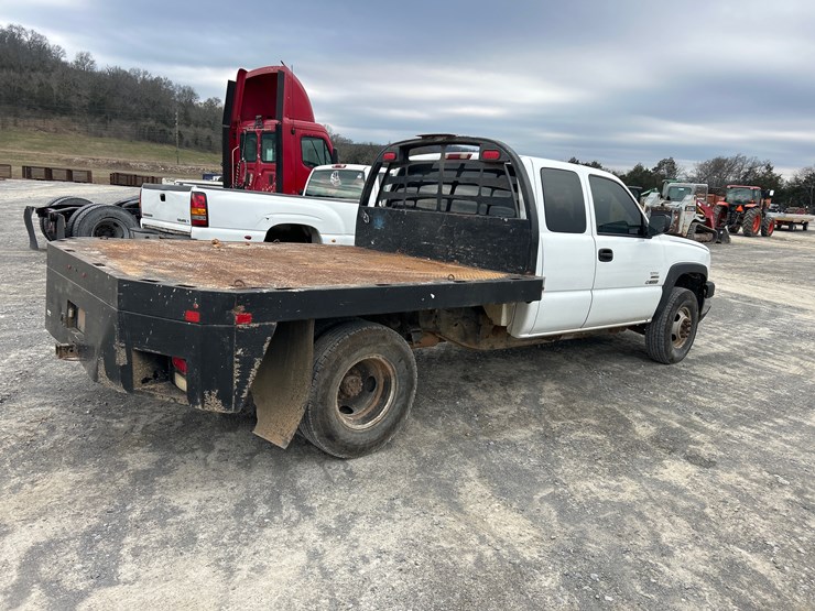 2004-chevrolet-3500-image-4