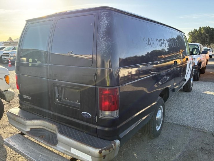 2002-ford-e250-image-3