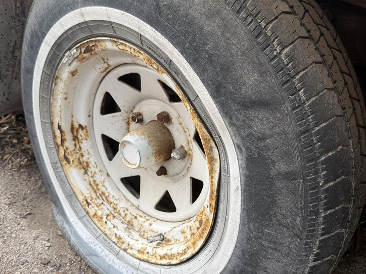 1973-chevrolet-suburban-image-2