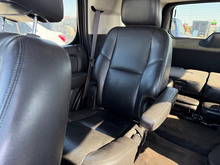 2014-chevrolet-tahoe-image-33