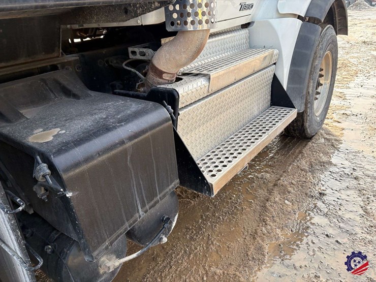 2019-kenworth-t880-image-27