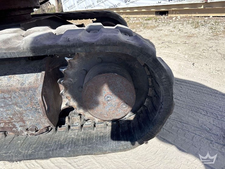 2014-takeuchi-tb228-image-13