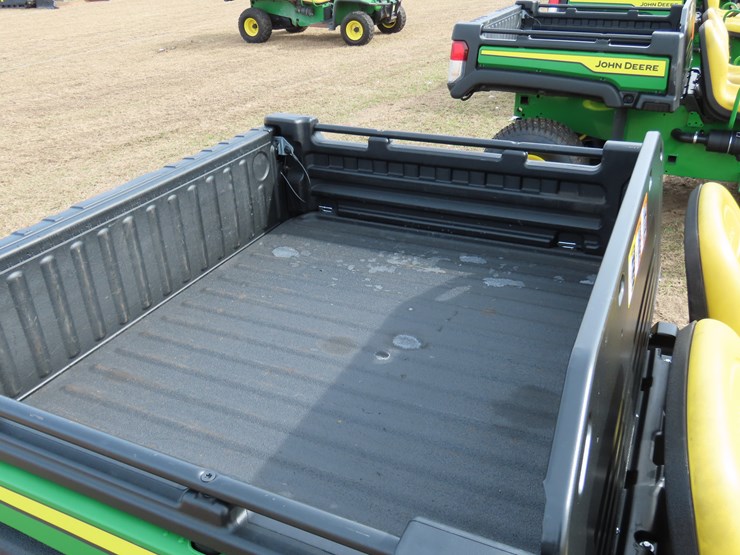 2024-john-deere-tx-4x2-image-6