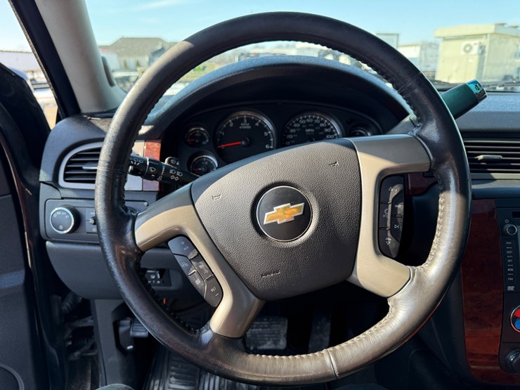 2014-chevrolet-tahoe-image-39