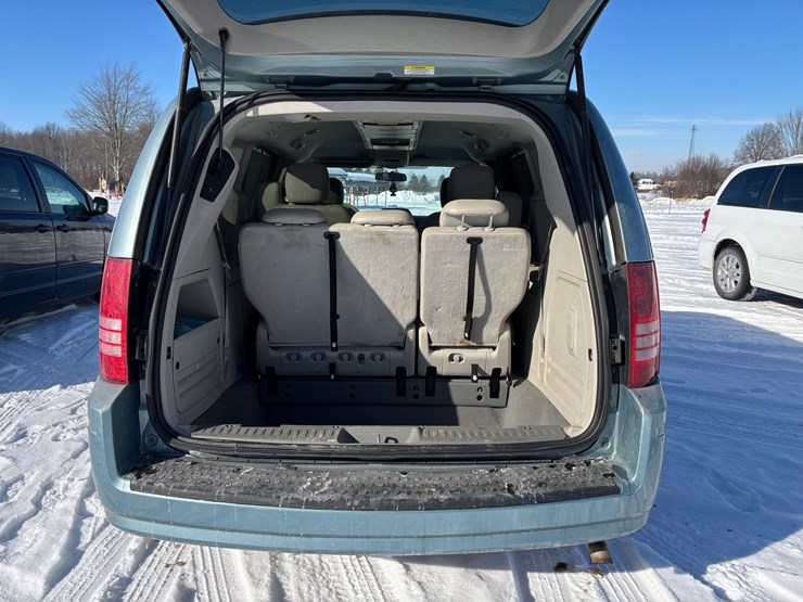 2008-chrysler-town-&-country-image-23