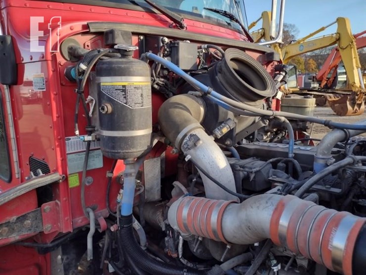 peterbilt-330-image-17