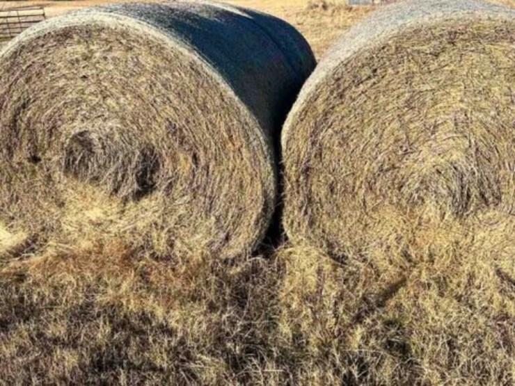 32-round-bales-native-w/stickers-image-2