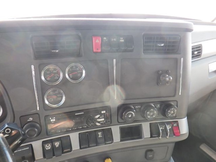 2020-kenworth-t680-image-19