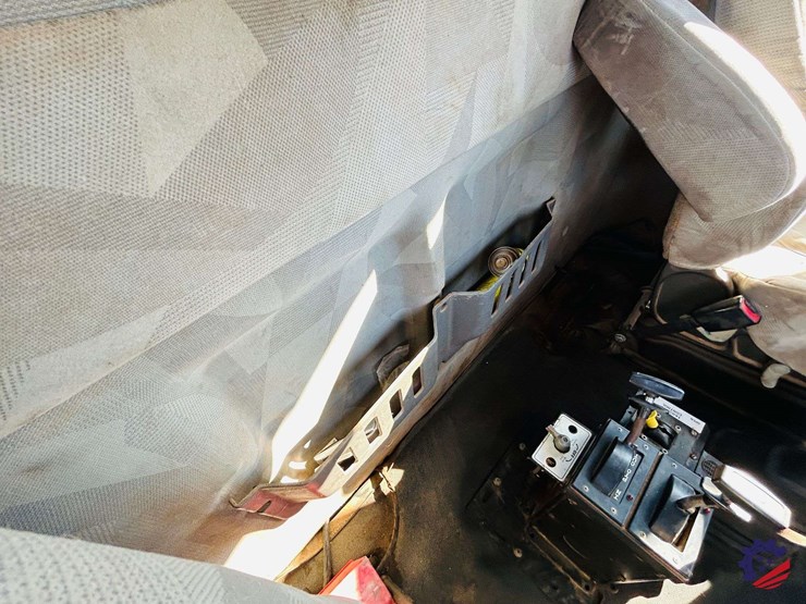 2011-volvo-truck-vhd-tri-axle-dump-truck-image-99