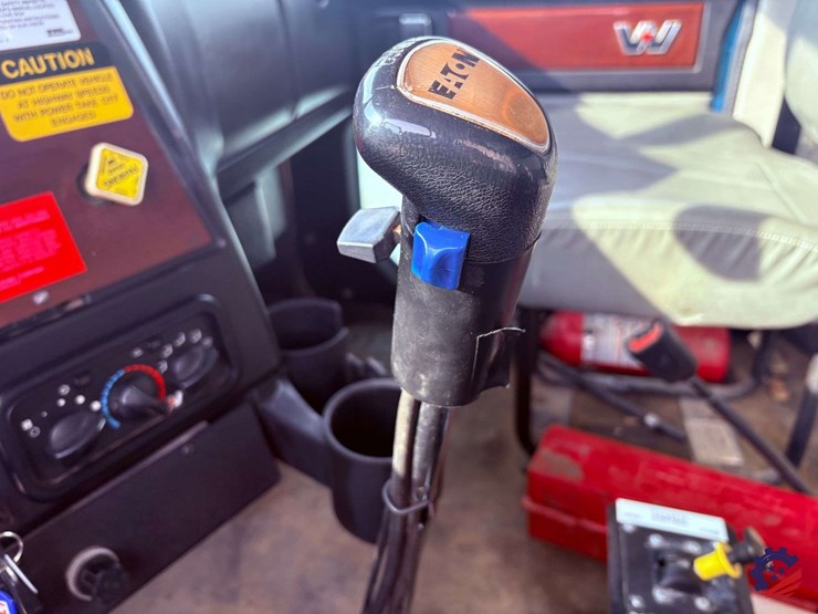 2021-western-star-4900ex-image-54