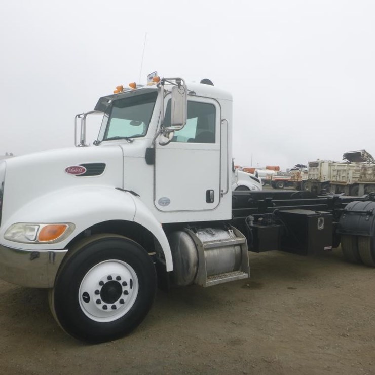 2011 PETERBILT 337