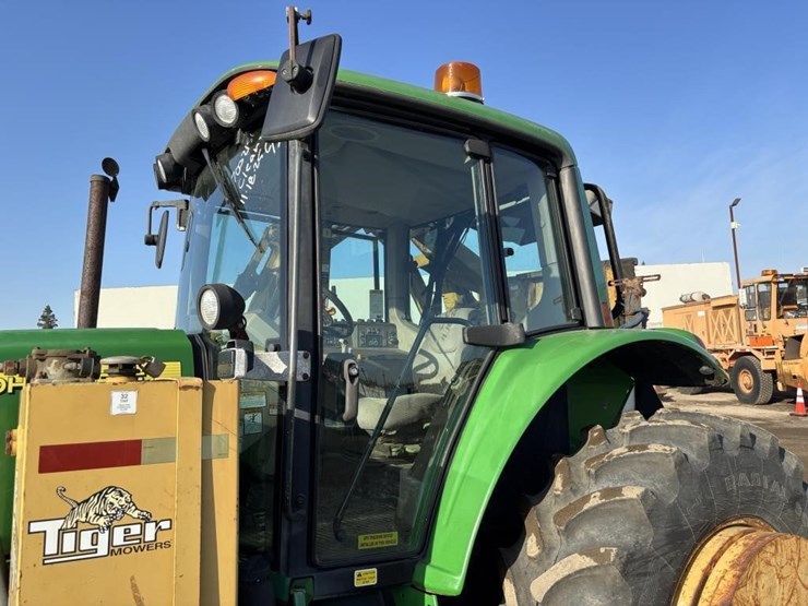 2005-john-deere-7220-image-24