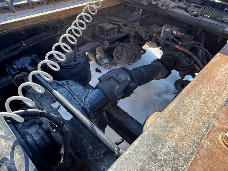 2016-peterbilt-579-image-18