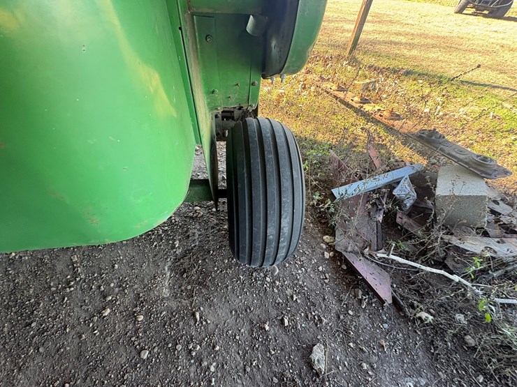 john-deere-336-image-31