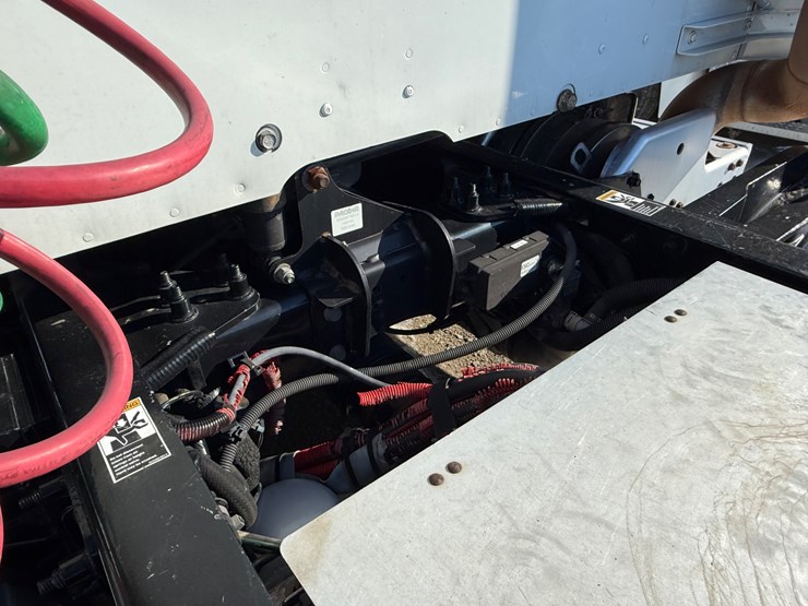 2016-peterbilt-579-image-21