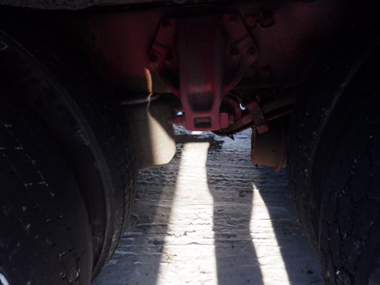 2015-peterbilt-389-image-17