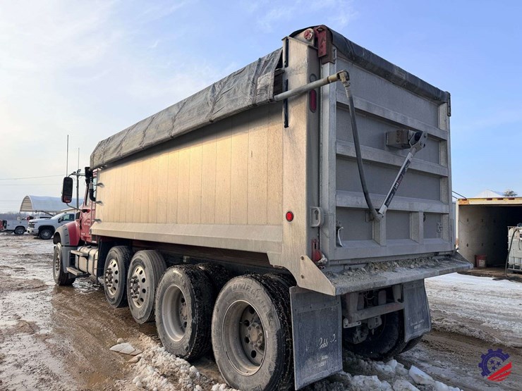 2018-mack-granite-gu713-image-5