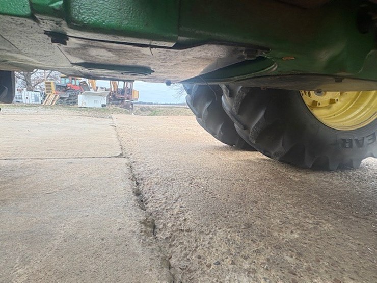 john-deere-8320r-image-28