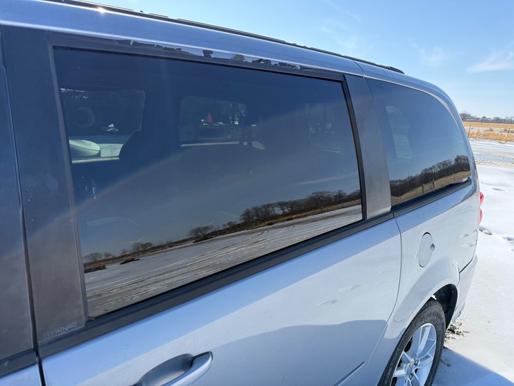 2014-dodge-grand-caravan-image-20