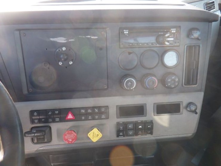 2019-freightliner-cascadia-116-image-14