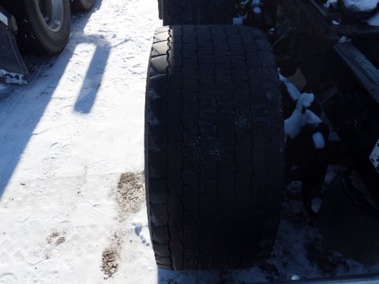 2019-peterbilt-579-image-15