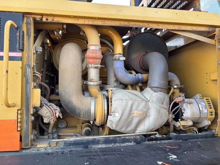 2005-caterpillar-143h-image-63