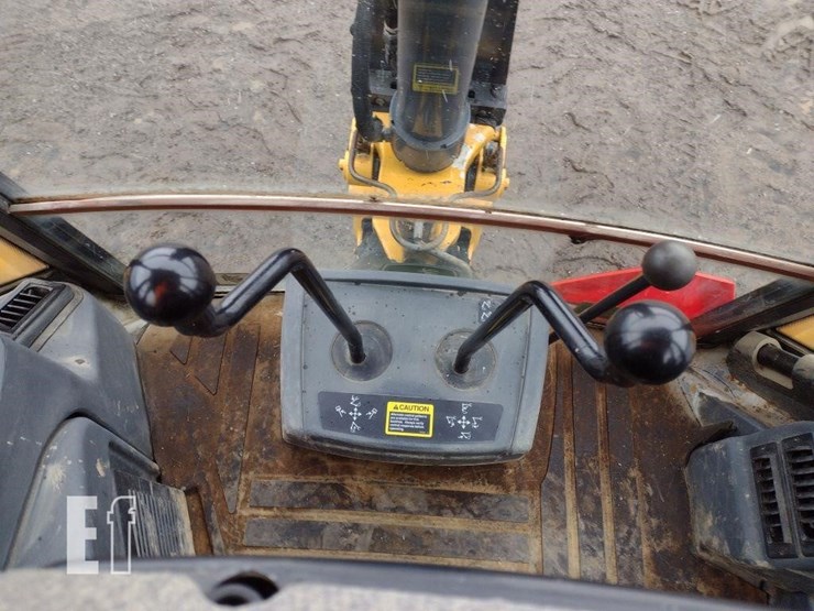 2010-deere-310j-image-10