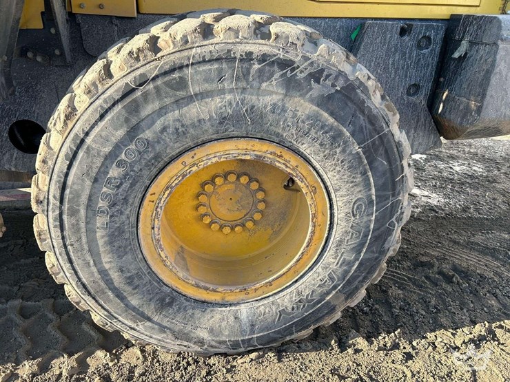 2013-komatsu-wa320-image-27