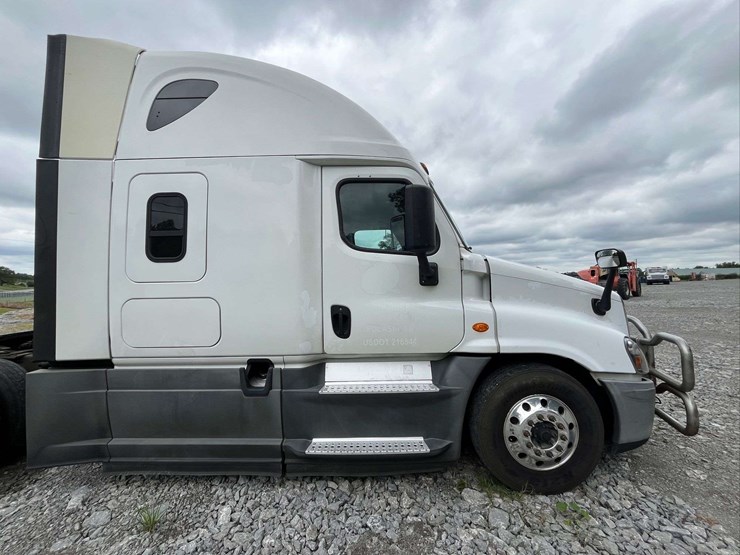 2018-freightliner-cascadia-evolution-t/a-truck-tractor-image-53