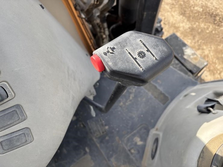 2017-case-580sn-image-14