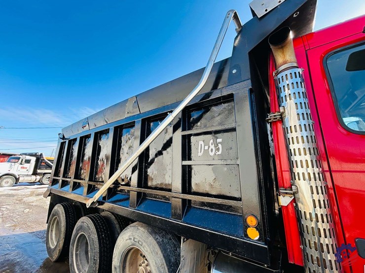 2011-volvo-truck-vhd-tri-axle-dump-truck-image-49