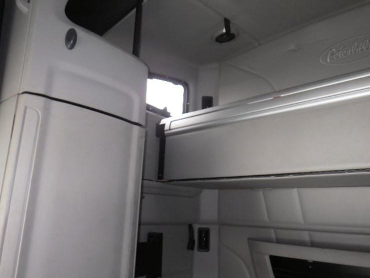 2019-peterbilt-579-image-26