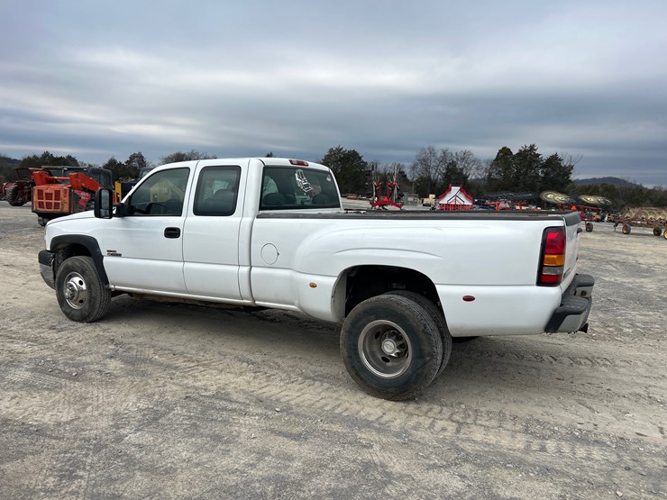 2005-chevrolet-3500-image-2