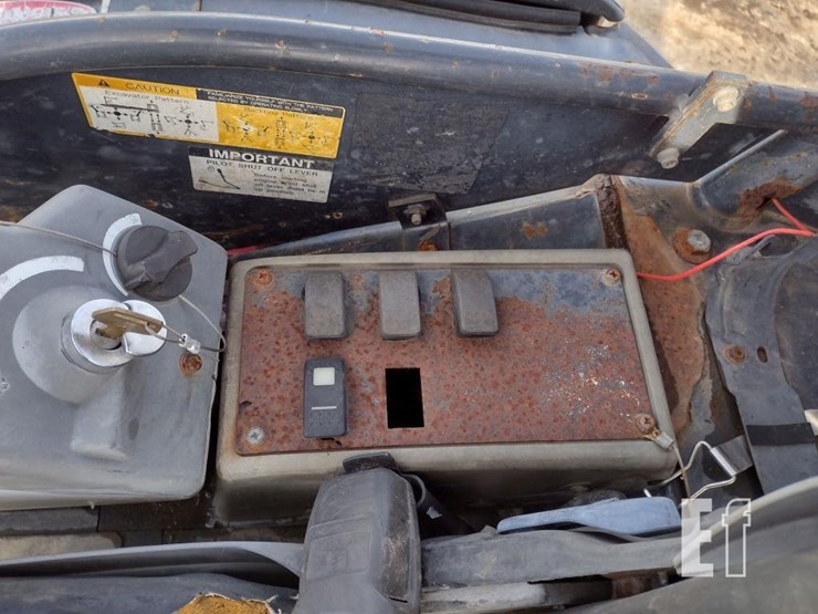 2013-deere-35d-image-10