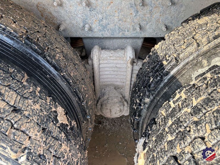 2017-mack-granite-gu713-image-15