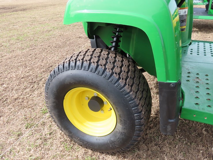2024-john-deere-gator-image-11