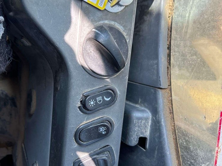 2012-komatsu-pc200-lc-8-image-19