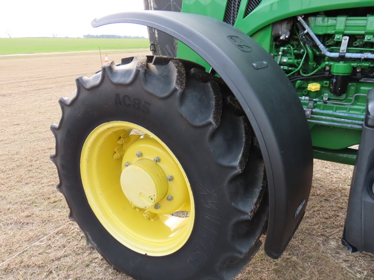 2020-john-deere-6105e-image-11