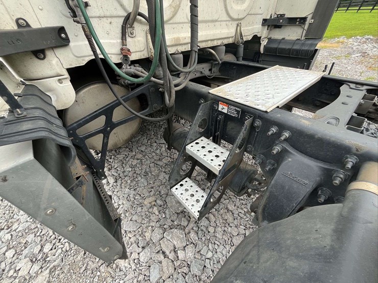 2018-freightliner-cascadia-evolution-t/a-truck-tractor-image-30