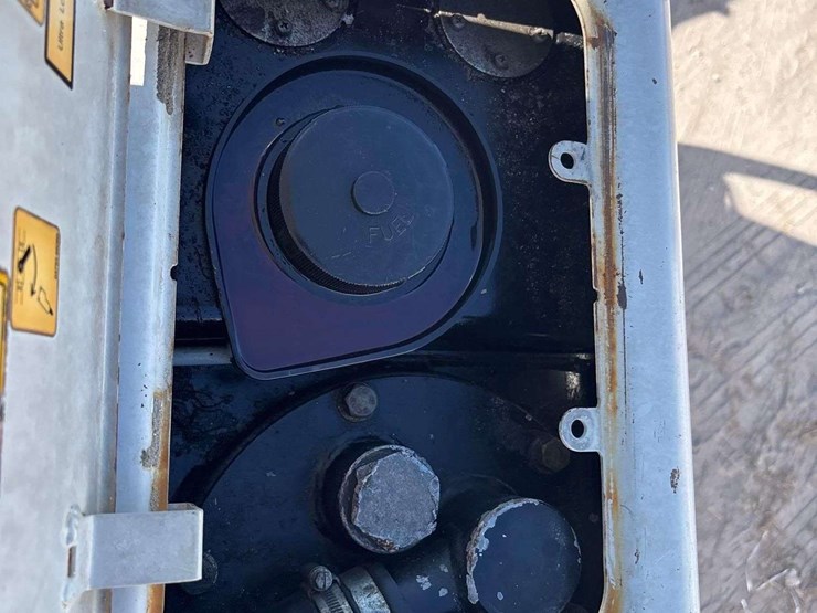 2014-takeuchi-tb228-image-21