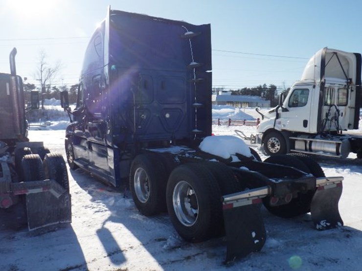 2019-freightliner-cascadia-125-image-14