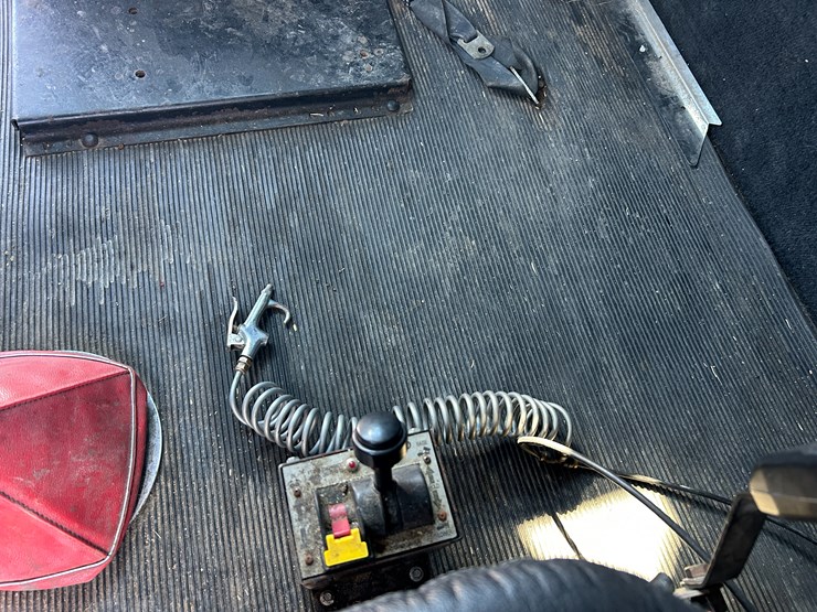 1996-freightliner-fld120-image-27