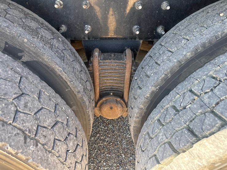 #32642-•-2018-mack-gu713-tri-axle-dump-image-31